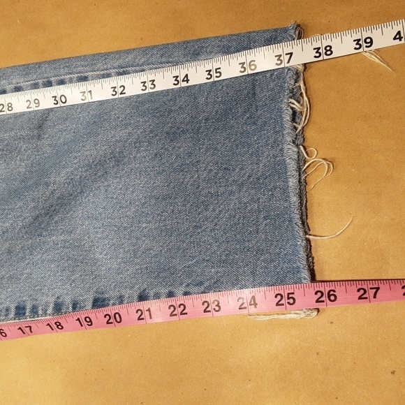 Forever 21 Size 29 Distressed / Destroyed Button Fly Jeans, Raw Hem, Gently Used - Picture 11 of 16